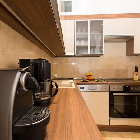 Elegant Apartment With Buda Castle View Budapest Kültér fotó
