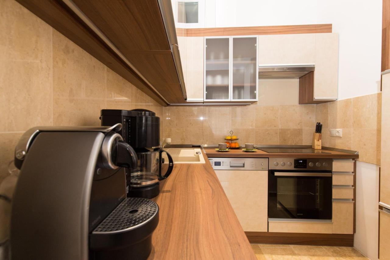 Elegant Apartment With Buda Castle View Budapest Kültér fotó