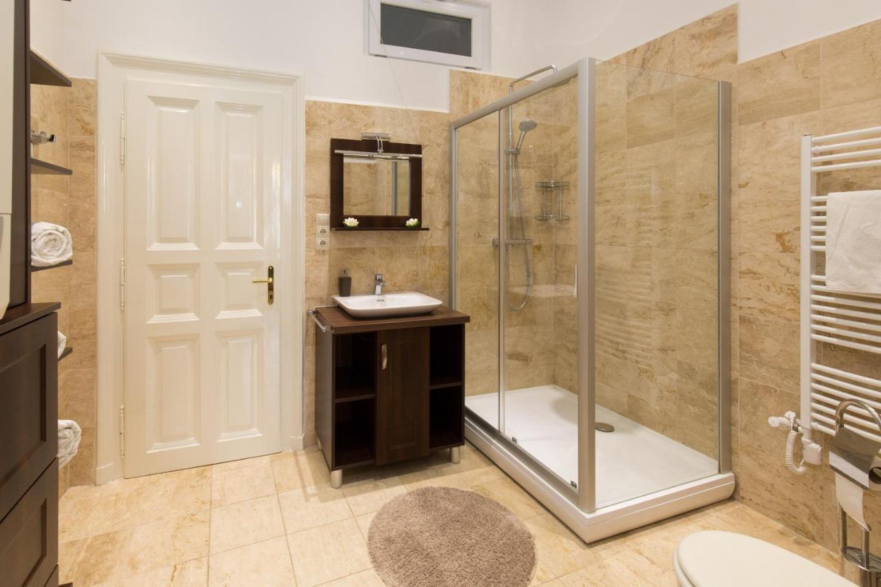Elegant Apartment With Buda Castle View Budapest Kültér fotó
